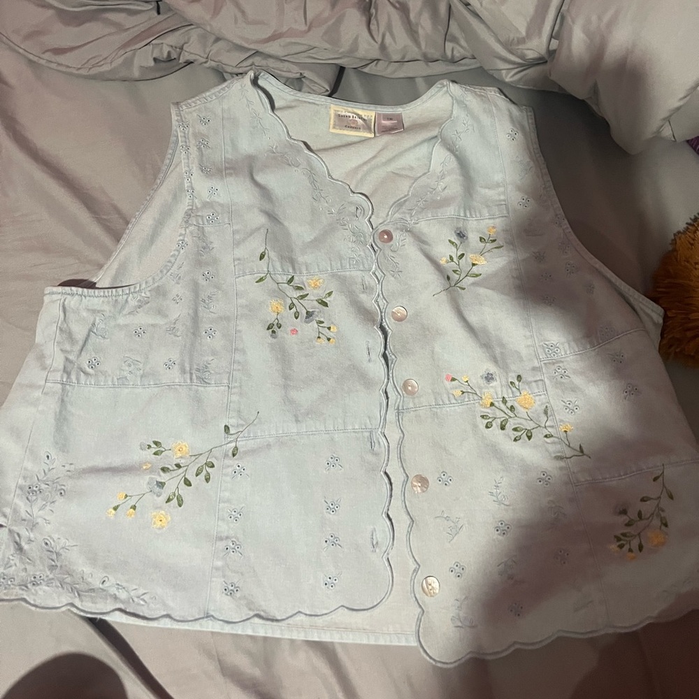 Beautiful blue and floral shirt - fits like a medium!